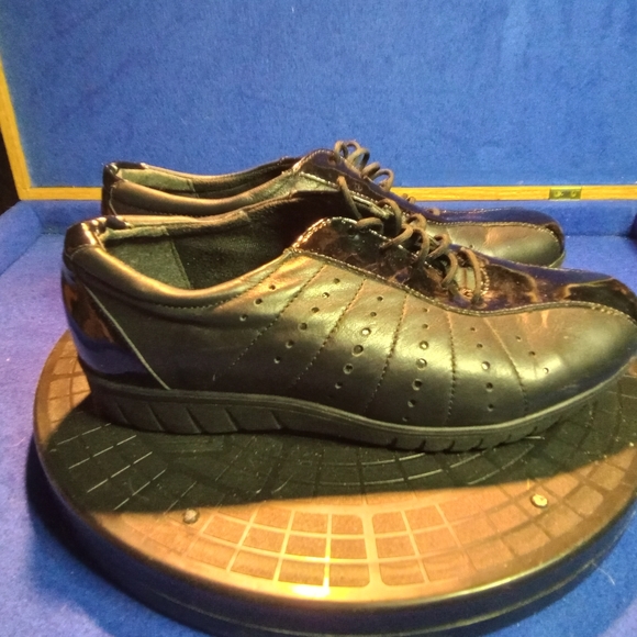 Munro American Sport Black Leather Black Patent Lace Up Oxfords, Sz. 8W-US - Picture 4 of 9